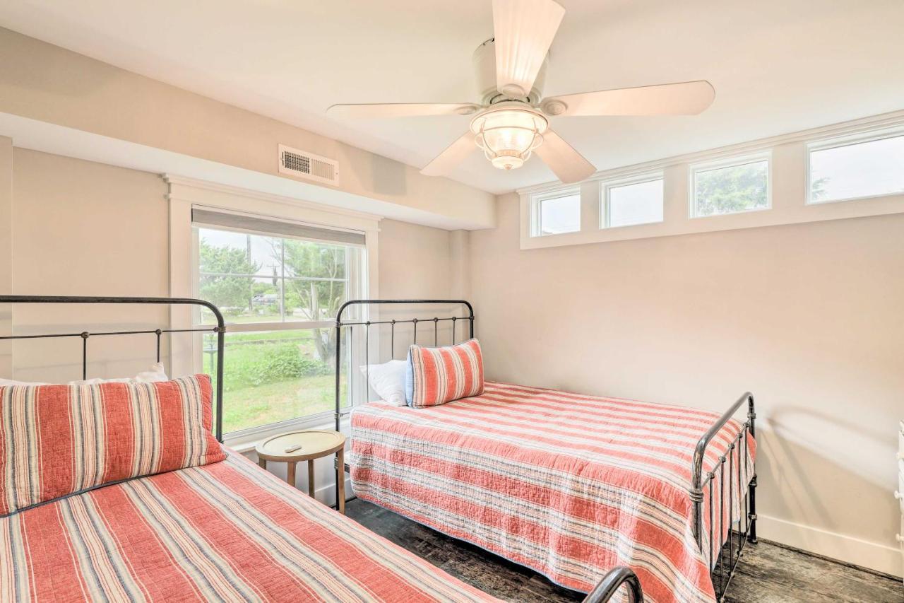 Bright Emerald Isle Home - Walk To The Beach! Zewnętrze zdjęcie